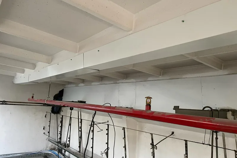 Technické instalace a požární rozvody pod stropní konstrukcí